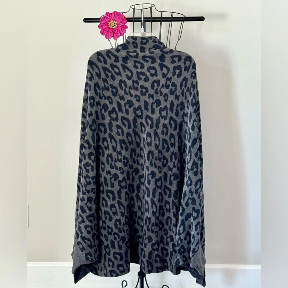 New Barefoot Dreams Cozy Chic Ultra Lite Gray Leopard Print Blanket Wrap L-XL - Picture 2 of 9